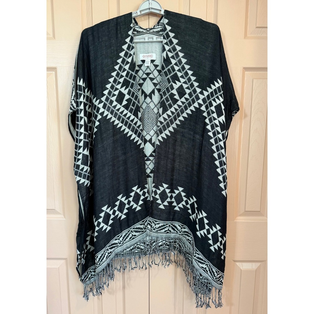 Shyanne Geometric Aztec Print Fringe Kimono Cape Black Cream Size OS Boho